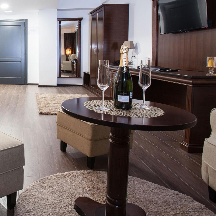 Hotel Sky Γευγελή Εξωτερικό φωτογραφία A table runner