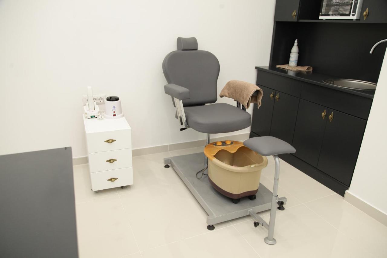 Hotel Sky Γευγελή Εξωτερικό φωτογραφία A podiatry treatment room