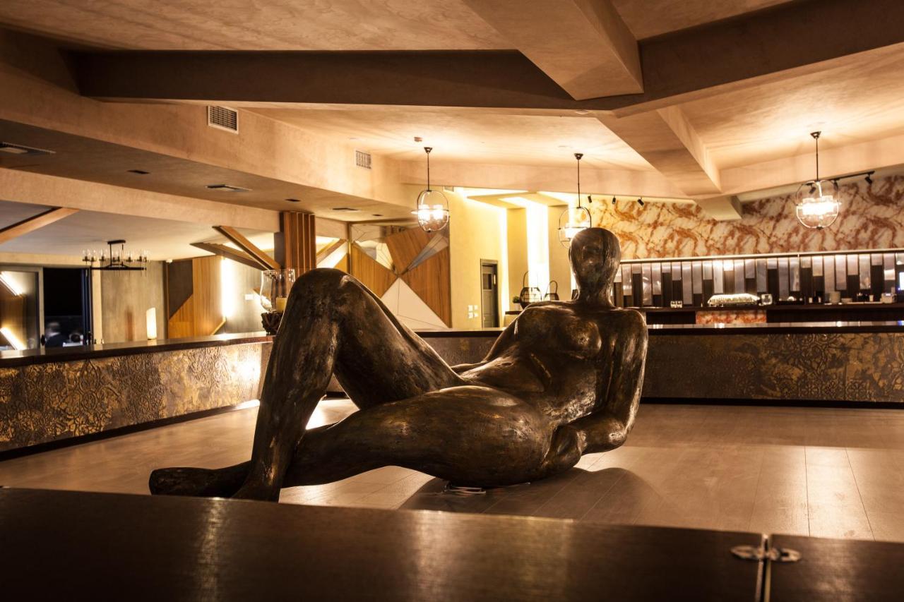 Hotel Sky Γευγελή Εξωτερικό φωτογραφία The sculpture in 2011
