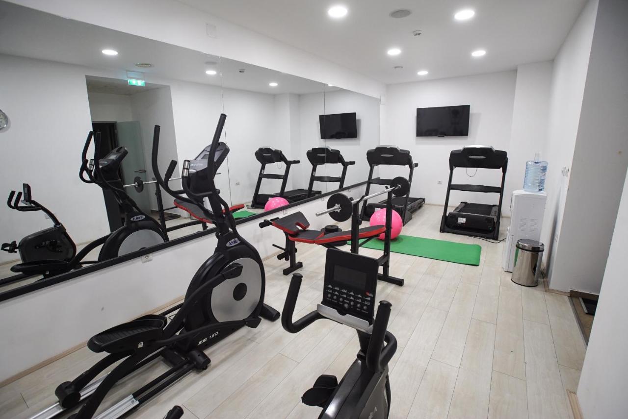 Hotel Sky Γευγελή Εξωτερικό φωτογραφία A gym in a hotel