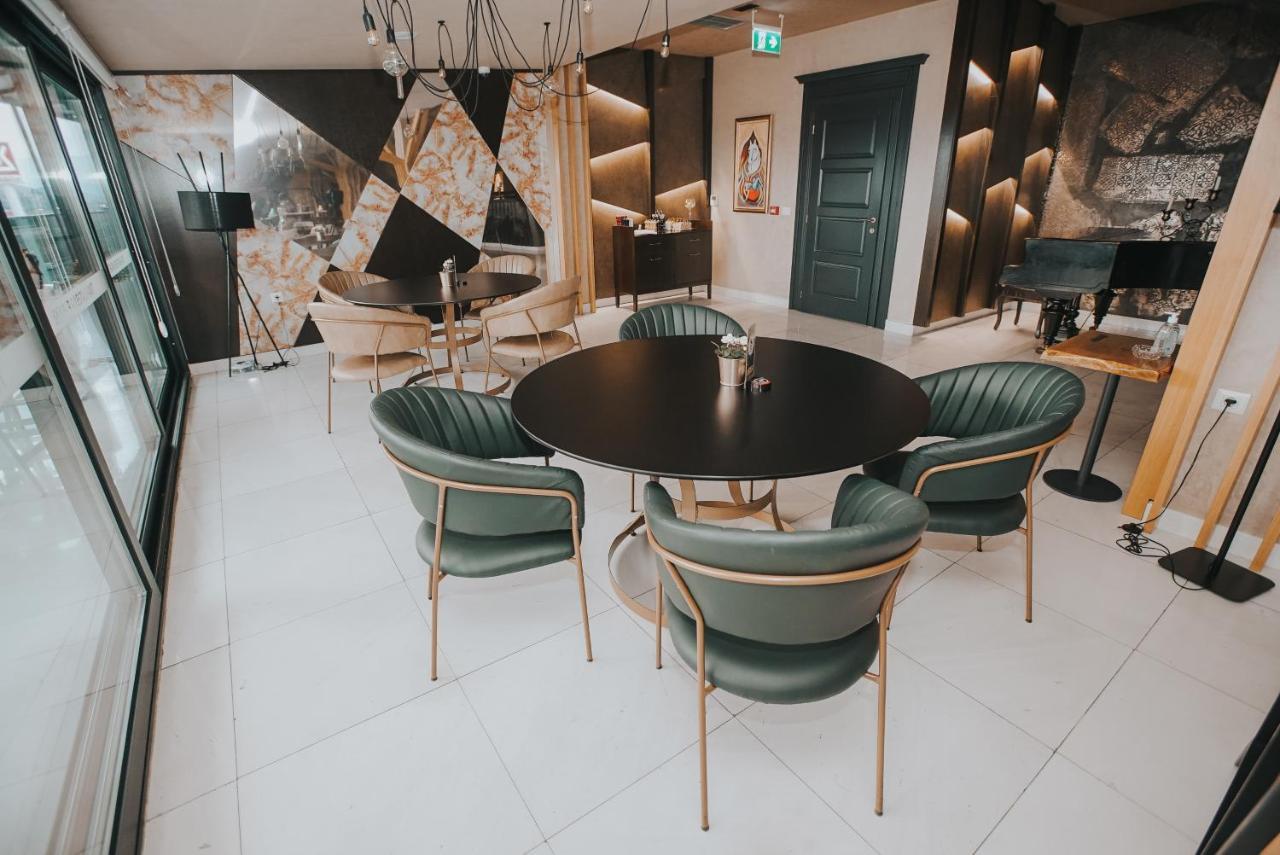 Hotel Sky Γευγελή Εξωτερικό φωτογραφία The interior of the hotel