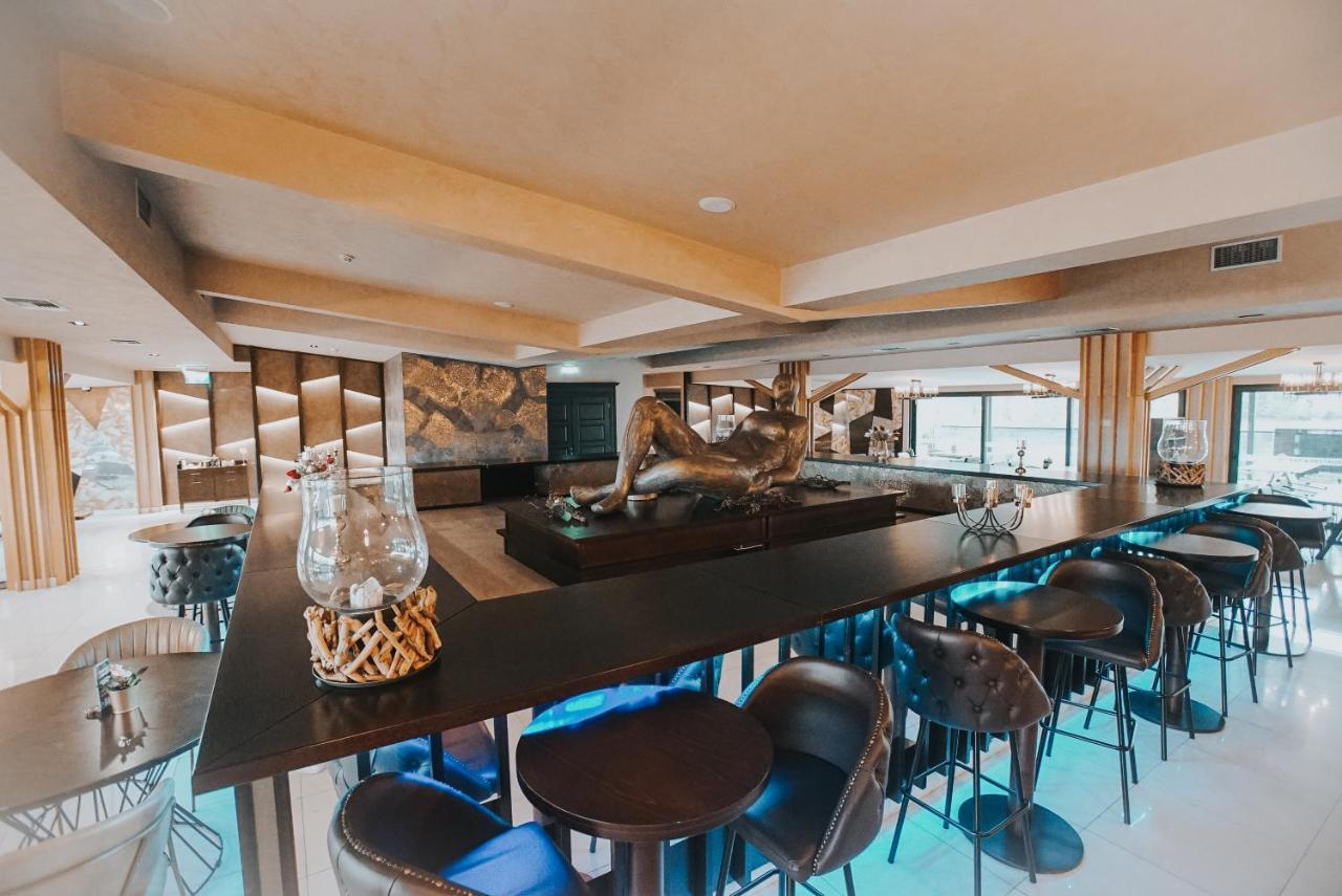Hotel Sky Γευγελή Εξωτερικό φωτογραφία The bar at the 19th floor
